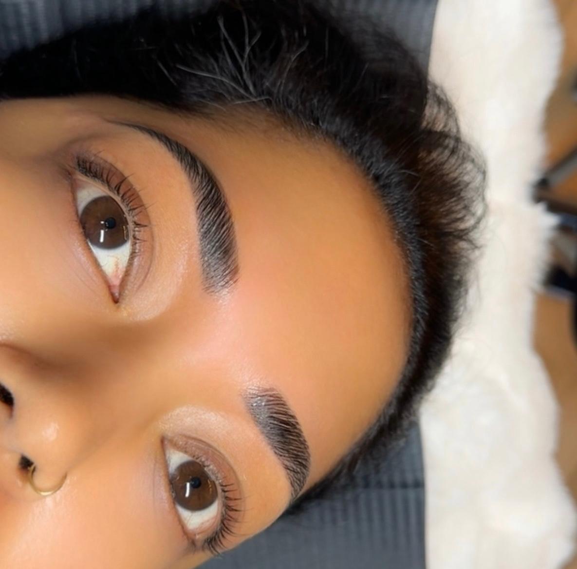 Permanente make-up wenkbrauwen