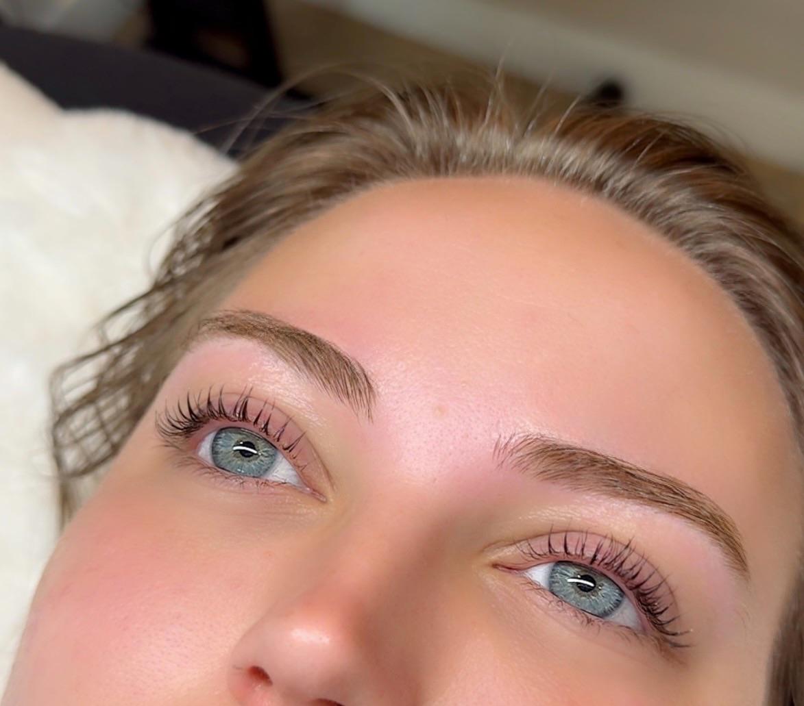 Permanente make-up wenkbrauwen